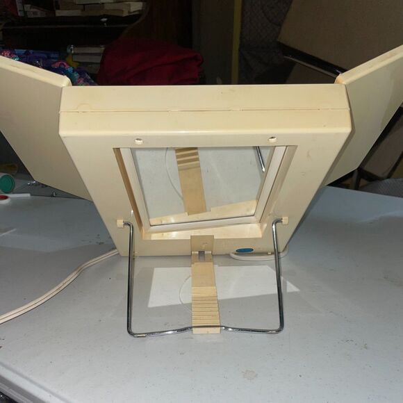 Vintage Remington True-To-Light LM-8 Lighted Makeup Mirror 3-Way Tri-Fold Works - Picture 4 of 9